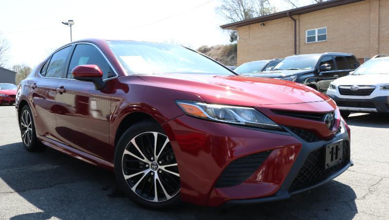 Toyota Camry SE Auto (Natl) 2018