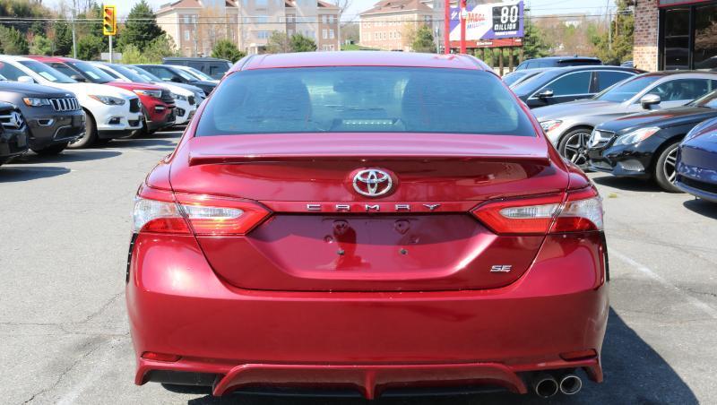 Toyota Camry SE Auto (Natl) 2018
