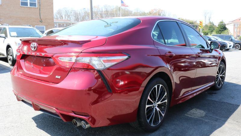 Toyota Camry SE Auto (Natl) 2018