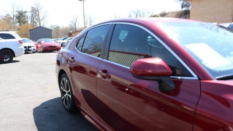 Toyota Camry SE Auto (Natl) 2018