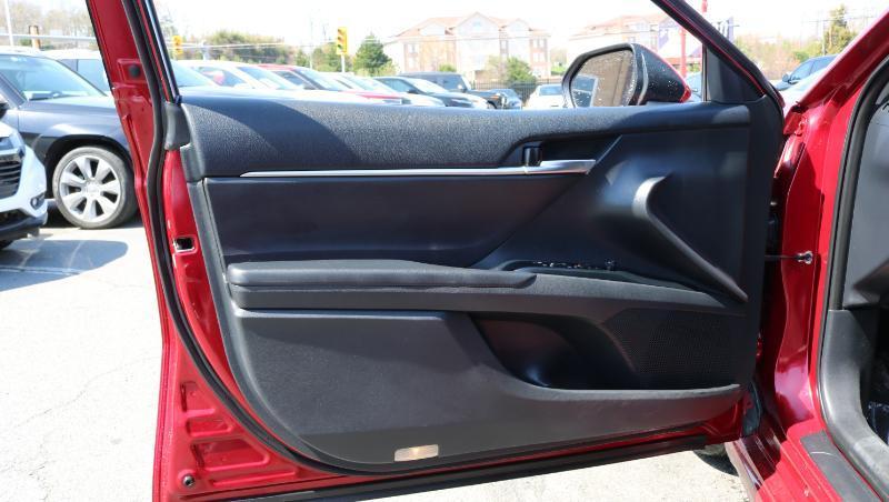 Toyota Camry SE Auto (Natl) 2018