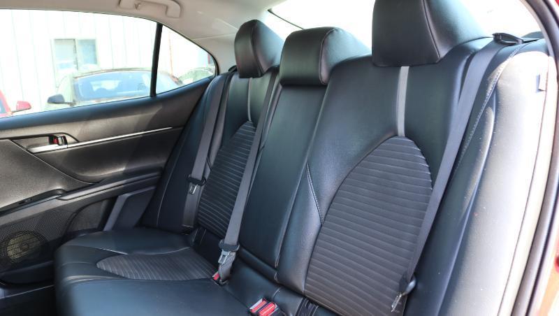 Toyota Camry SE Auto (Natl) 2018