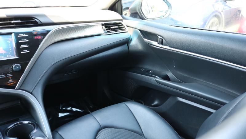 Toyota Camry SE Auto (Natl) 2018