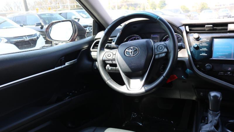 Toyota Camry SE Auto (Natl) 2018