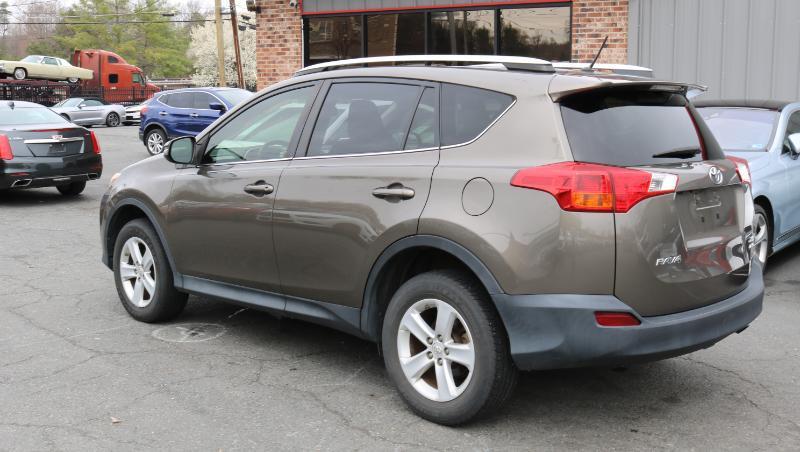 Toyota RAV4 AWD 4dr XLE (Natl) 2013