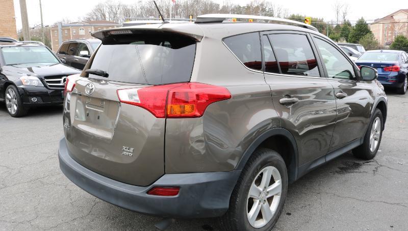 Toyota RAV4 AWD 4dr XLE (Natl) 2013