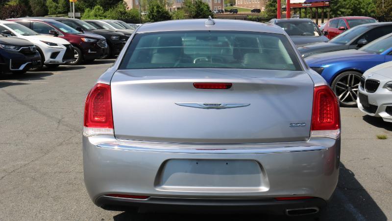 Chrysler 300 4dr Sdn Limited RWD 2015