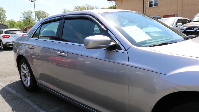 Chrysler 300 4dr Sdn Limited RWD 2015