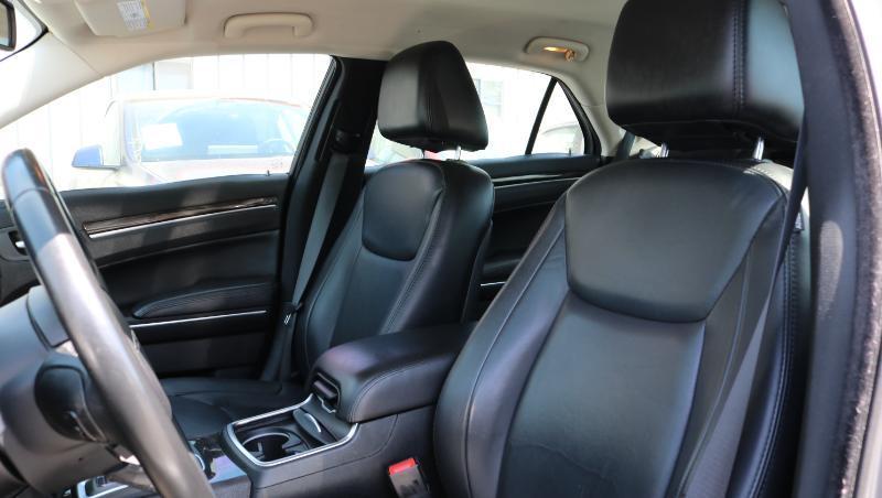 Chrysler 300 4dr Sdn Limited RWD 2015