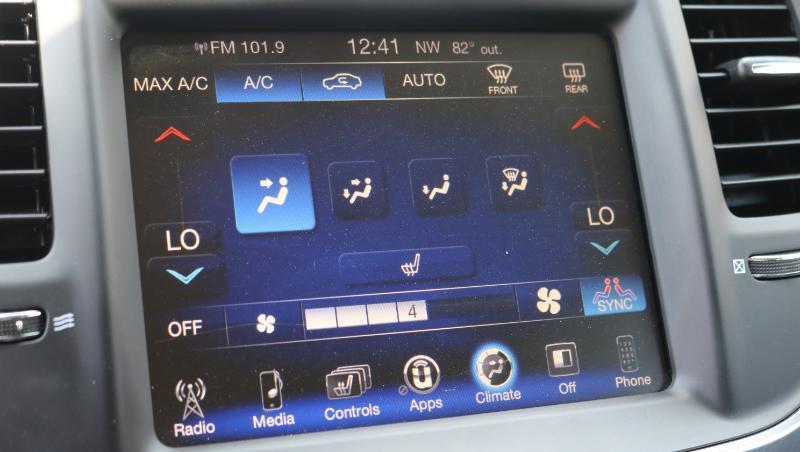 Chrysler 300 4dr Sdn Limited RWD 2015