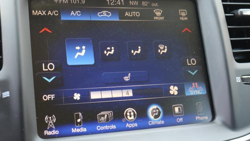 Chrysler 300 4dr Sdn Limited RWD 2015