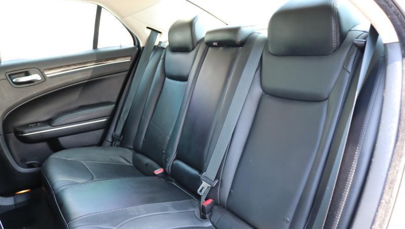 Chrysler 300 4dr Sdn Limited RWD 2015