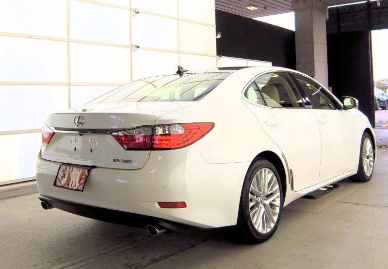 Lexus ES 350 4D Luxury Sedan 2015