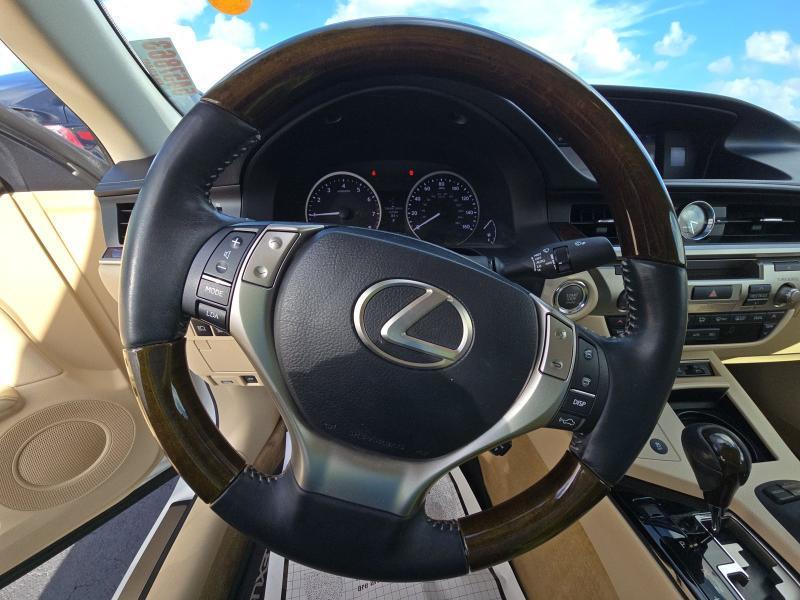 Lexus ES 350 4D Luxury Sedan 2015