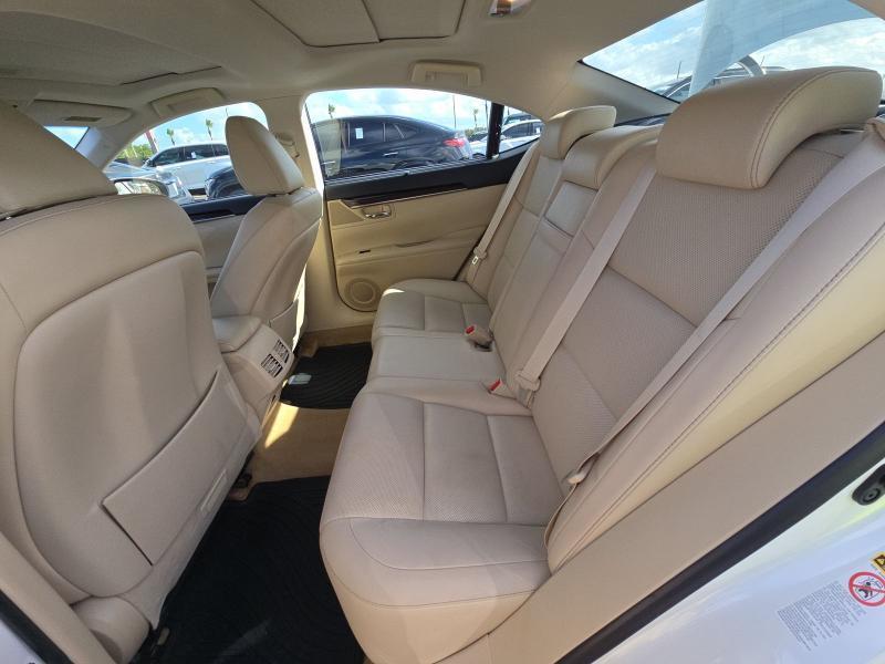 Lexus ES 350 4D Luxury Sedan 2015