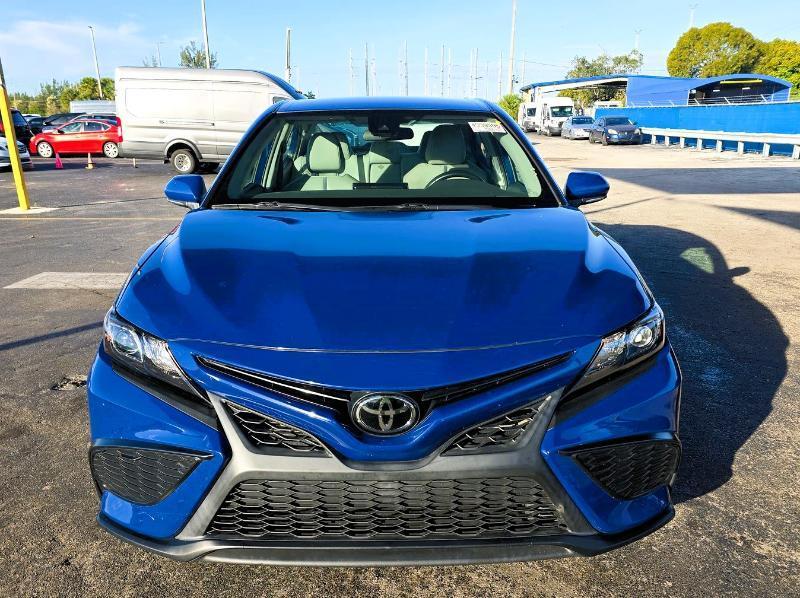 Toyota Camry SE Nightshade Auto (Natl) 2023