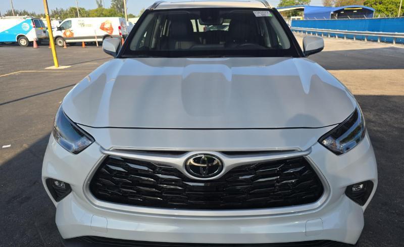 Toyota Highlander XLE Nav AWD V6 2025