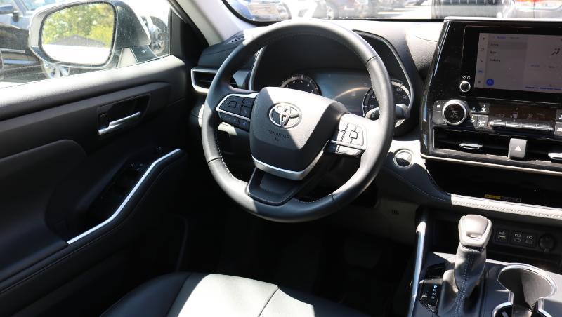 Toyota Highlander XLE Nav AWD V6 2025