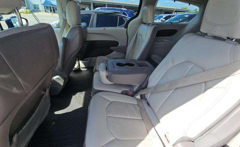 Chrysler Pacifica Touring L FWD 2018