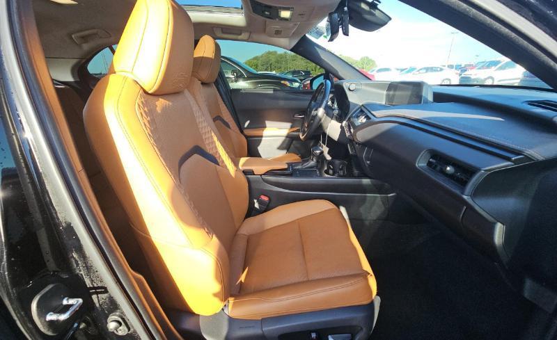 Lexus UX UX 200 FWD 2021