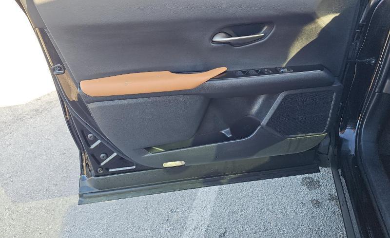 Lexus UX UX 200 FWD 2021