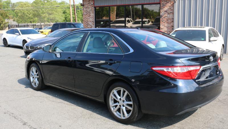 Toyota Camry 4dr Sdn I4 Auto XLE (Natl) 2015