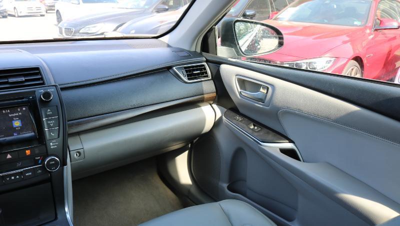 Toyota Camry 4dr Sdn I4 Auto XLE (Natl) 2015