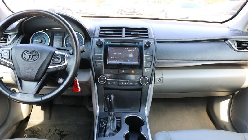 Toyota Camry 4dr Sdn I4 Auto XLE (Natl) 2015