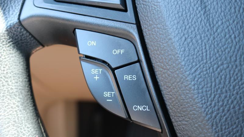 Ford Fusion SE FWD 2020