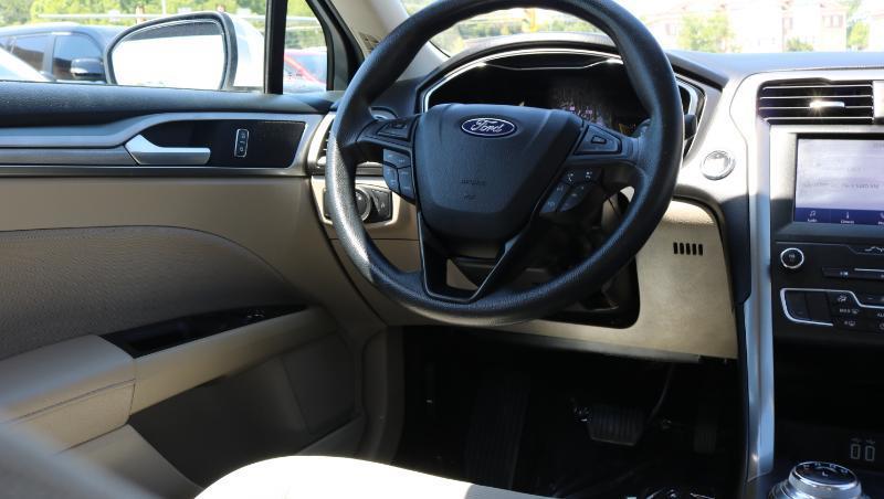 Ford Fusion SE FWD 2020