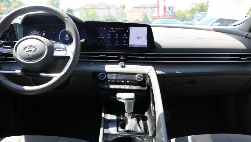 Hyundai Elantra SEL IVT 2024
