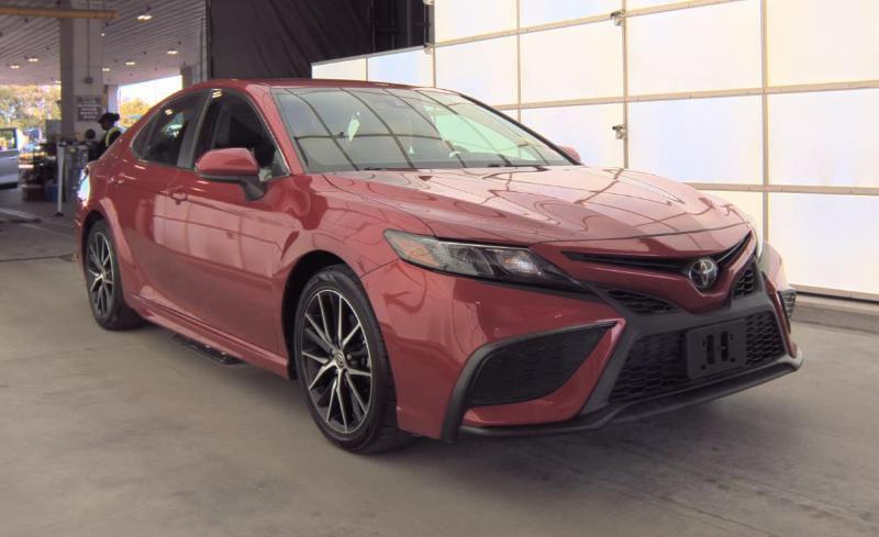 Toyota Camry SE Auto (Natl) 2021