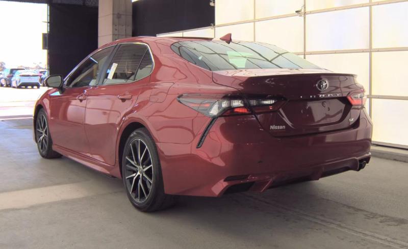 Toyota Camry SE Auto (Natl) 2021