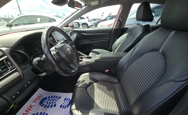 Toyota Camry SE Auto (Natl) 2021