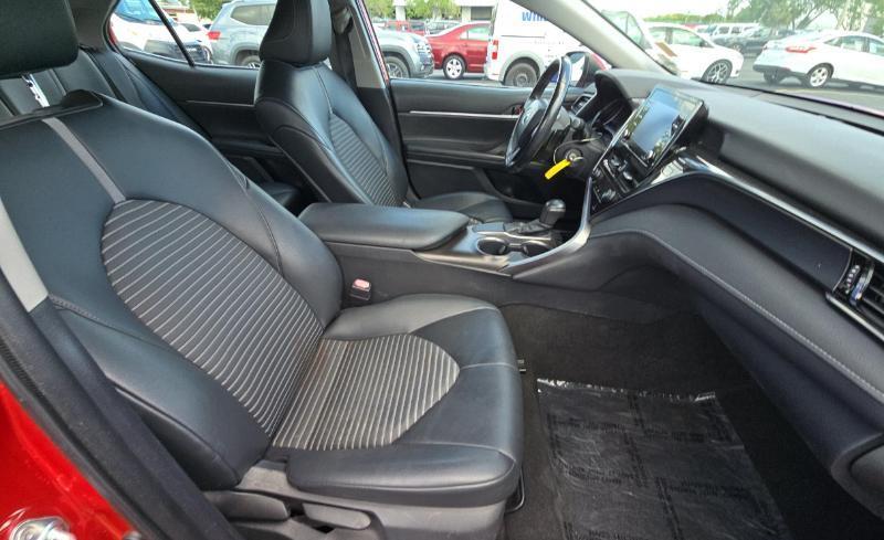 Toyota Camry SE Auto (Natl) 2021