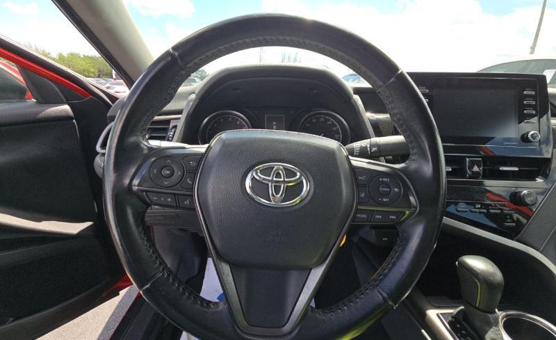 Toyota Camry SE Auto (Natl) 2021