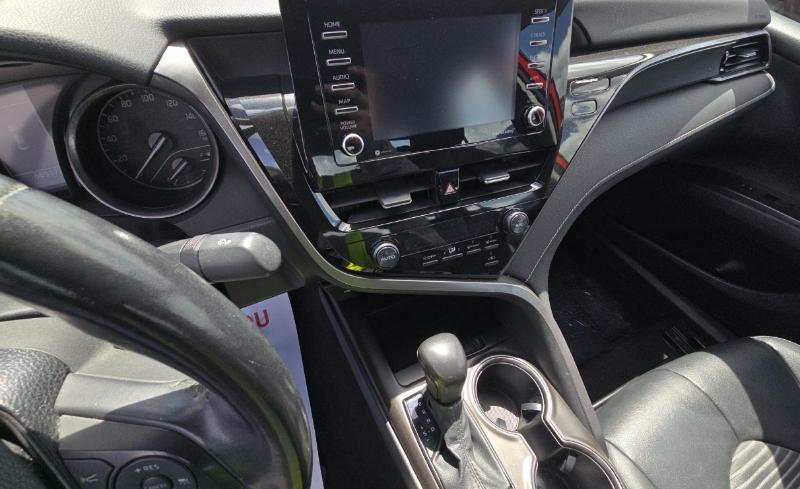 Toyota Camry SE Auto (Natl) 2021