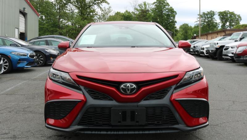 Toyota Camry SE Auto (Natl) 2021