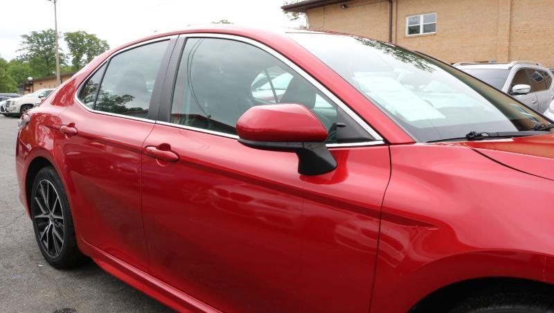 Toyota Camry SE Auto (Natl) 2021