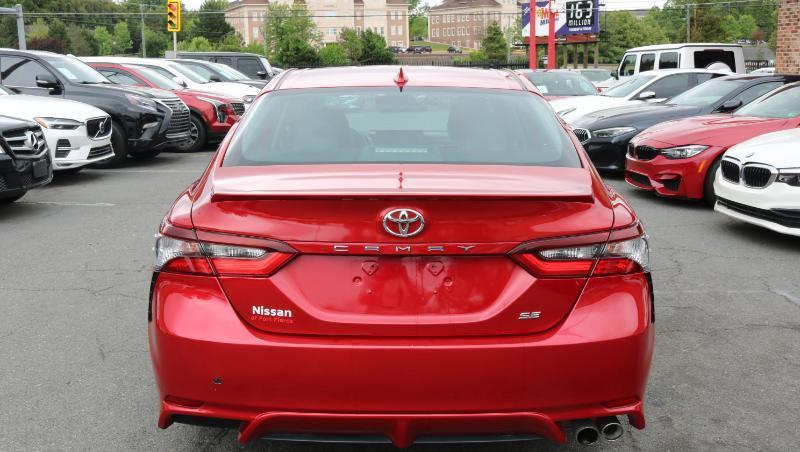 Toyota Camry SE Auto (Natl) 2021