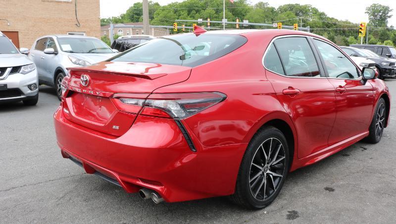Toyota Camry SE Auto (Natl) 2021