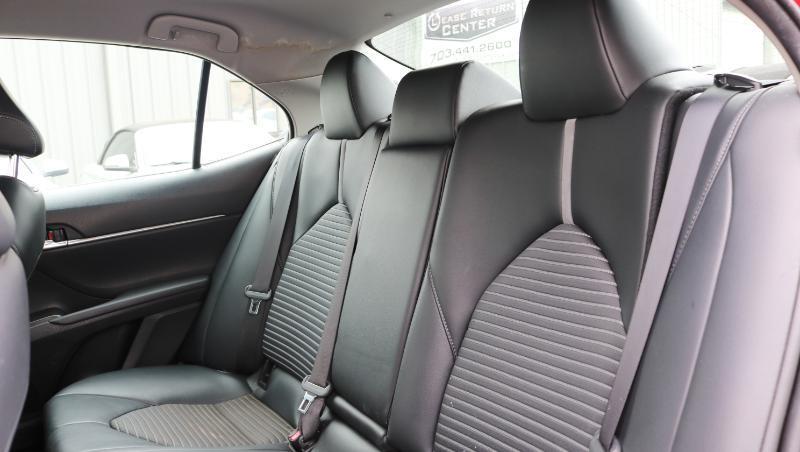 Toyota Camry SE Auto (Natl) 2021