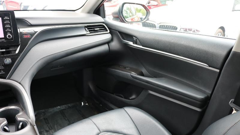 Toyota Camry SE Auto (Natl) 2021