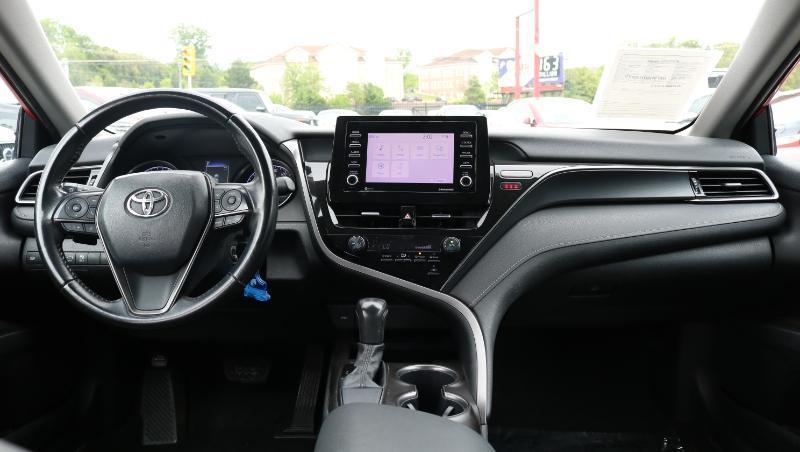 Toyota Camry SE Auto (Natl) 2021