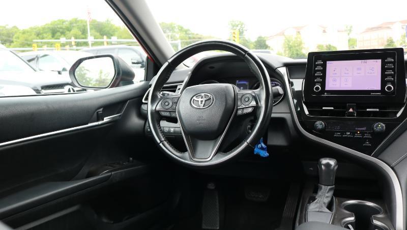 Toyota Camry SE Auto (Natl) 2021