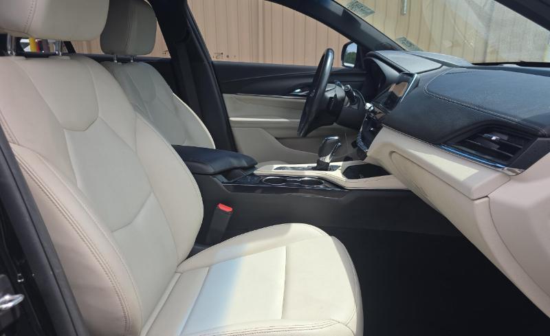 Cadillac CT4 4dr Sdn Luxury 2024