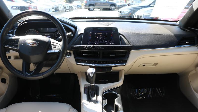 Cadillac CT4 4dr Sdn Luxury 2024
