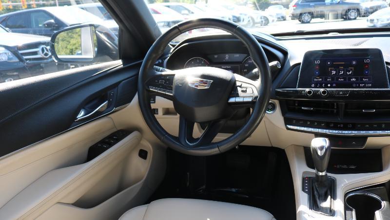 Cadillac CT4 4dr Sdn Luxury 2024