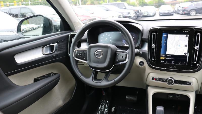 Volvo XC40 T4 FWD Momentum 2022