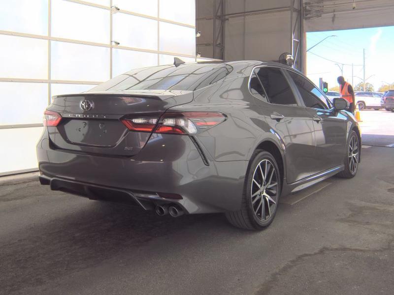 Toyota Camry SE Auto (Natl) 2022